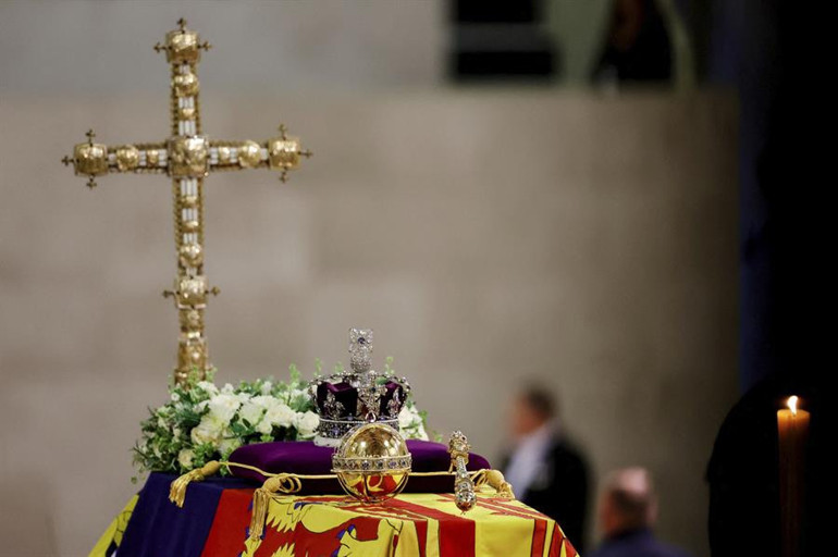 CANLI: Kraliçe 2. Elizabethin cenazesi defnedildi Dakika dakika son gelişmeler...