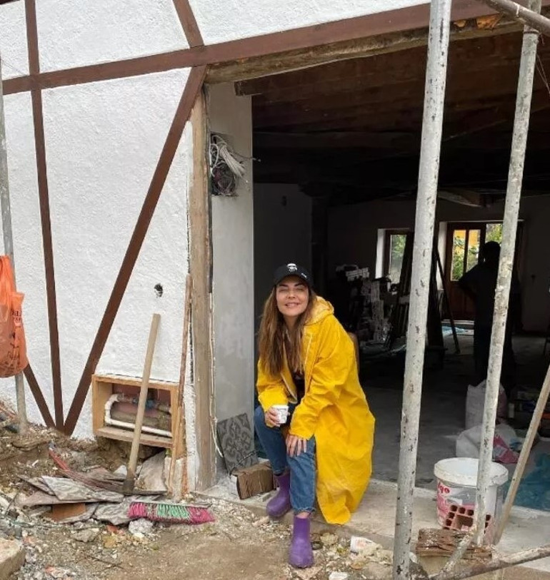 Kışa hazırlık başladı... Ünlü isim soluğu Ayvalıktaki evinde aldı