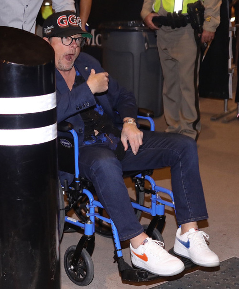 Ünlü oyuncu tekerlekli sandalyede: Kesin tedavisi yok, yüzleştim ve kabullendim