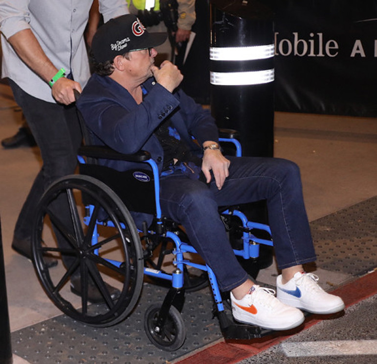 Ünlü oyuncu tekerlekli sandalyede: Kesin tedavisi yok, yüzleştim ve kabullendim
