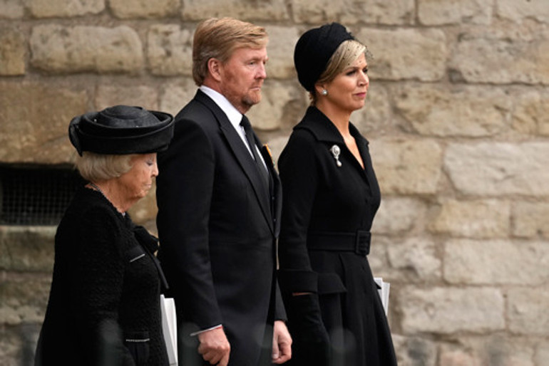 Kate, Kraliçenin ardından incileriyle ağladı