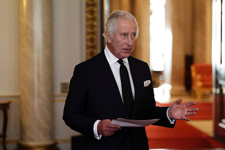 Kraliyetin geleceği onların elinde Skandaldan da puan topladılar... William ve Kate İngilizlerin gözbebeği...