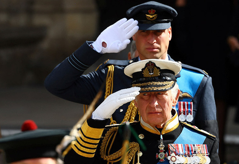 Kraliyetin geleceği onların elinde Skandaldan da puan topladılar... William ve Kate İngilizlerin gözbebeği...