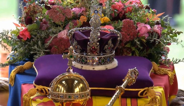 CANLI: Kraliçe 2. Elizabethin cenazesi defnedildi Dakika dakika son gelişmeler...