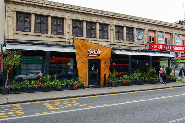 Bu işyerlerini pandemi bile kapatamamıştı, Londra’nın kuzeyinde hayat durdu