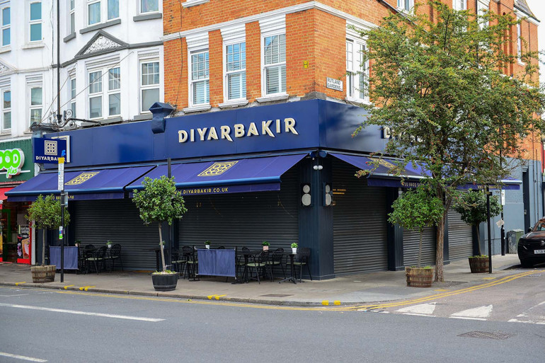 Bu işyerlerini pandemi bile kapatamamıştı, Londra’nın kuzeyinde hayat durdu