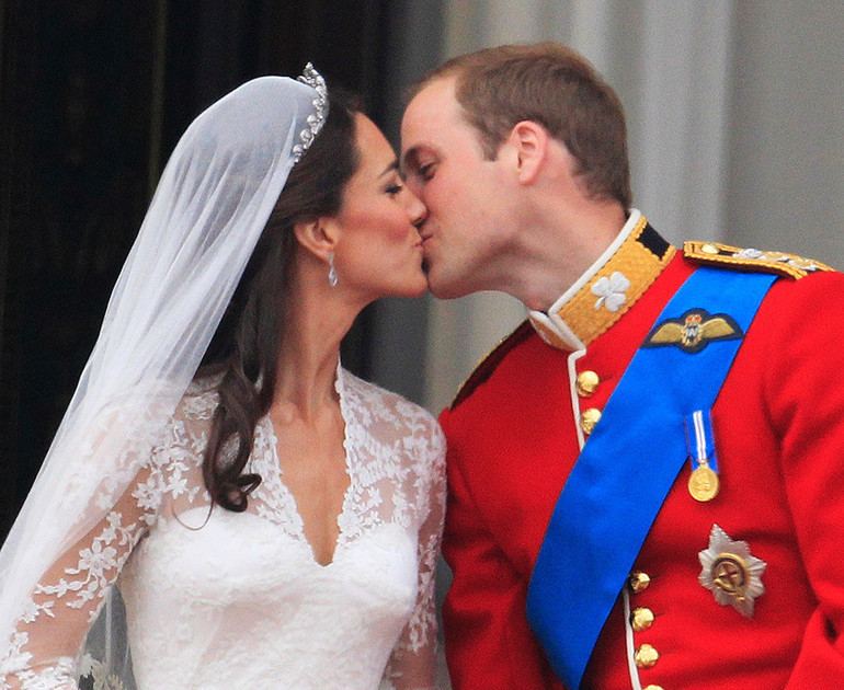 Kraliyetin geleceği onların elinde Skandaldan da puan topladılar... William ve Kate İngilizlerin gözbebeği...