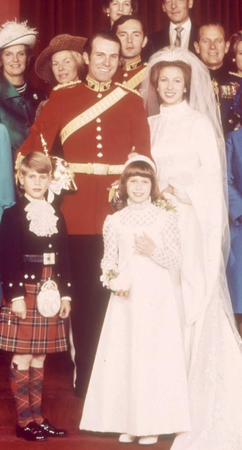 Kraliçe 2. Elizabeth en sevdiği mücevherleriyle gömüldü Değerli takıları kime kaldı