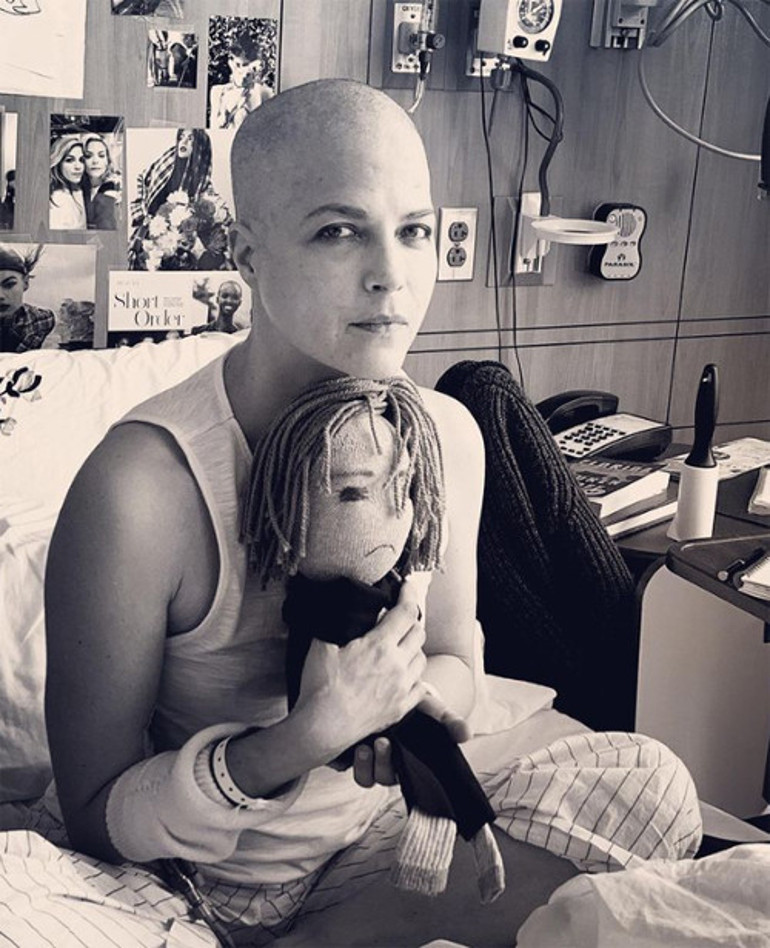 Ünlü oyuncu artık bastonsuz ayakta duramıyor: Ağlatan dans