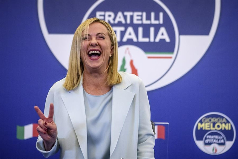 İtalyada Demokrat Parti yenilgiyi kabul etti... Giorgia Meloni İtalyanın yeni başbakanı oldu