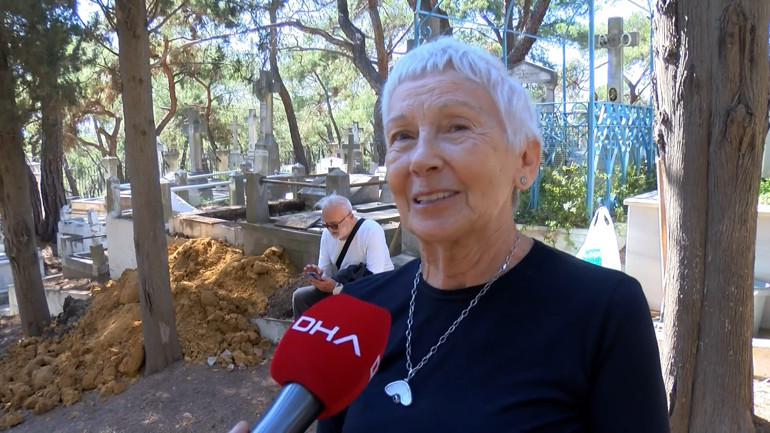 Öğretmeye bedeniyle devam etti