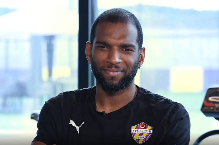 Eyüpspor, Ryan Babel ile sözleşmesini feshetti Arda Turanla Türk futbolunu değiştirebiliriz demişti ama...
