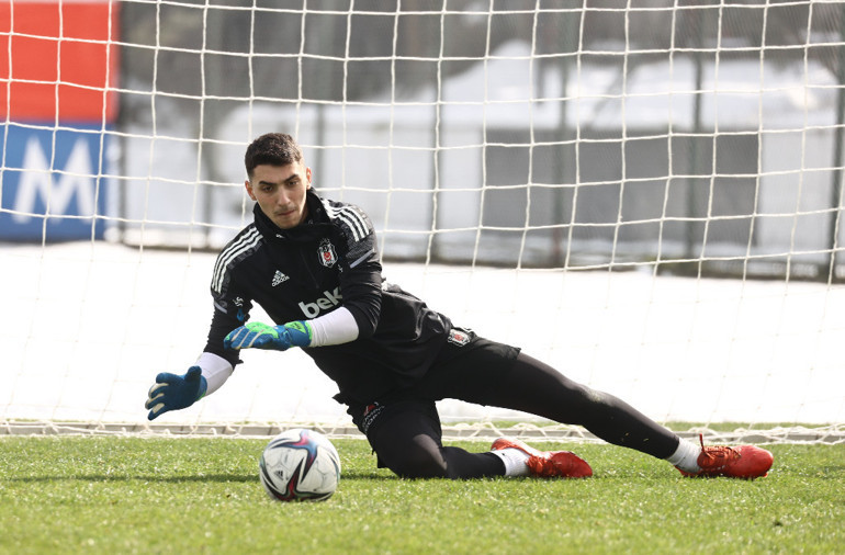 Beşiktaş derbi öncesi bunu konuşuyor Kaleyi Ersin mi, Emre mi korumalı
