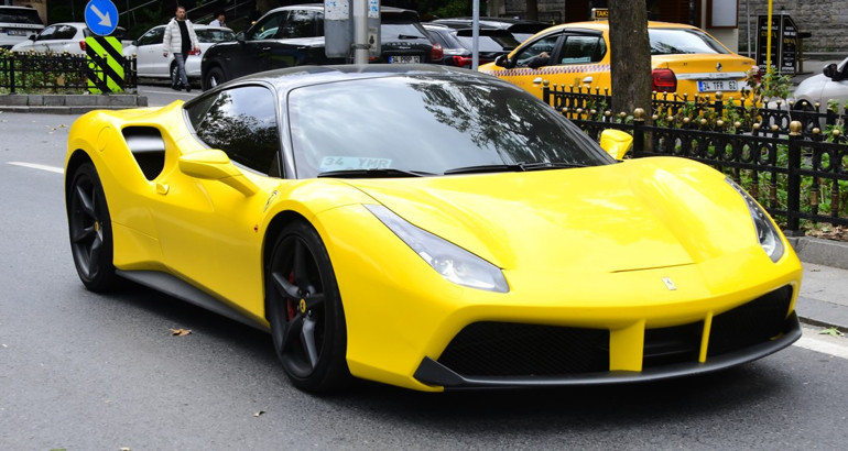 Sabri Sarıoğlunun eşi Yağmur Sarıoğlu Bebek’in tozunu attırdı