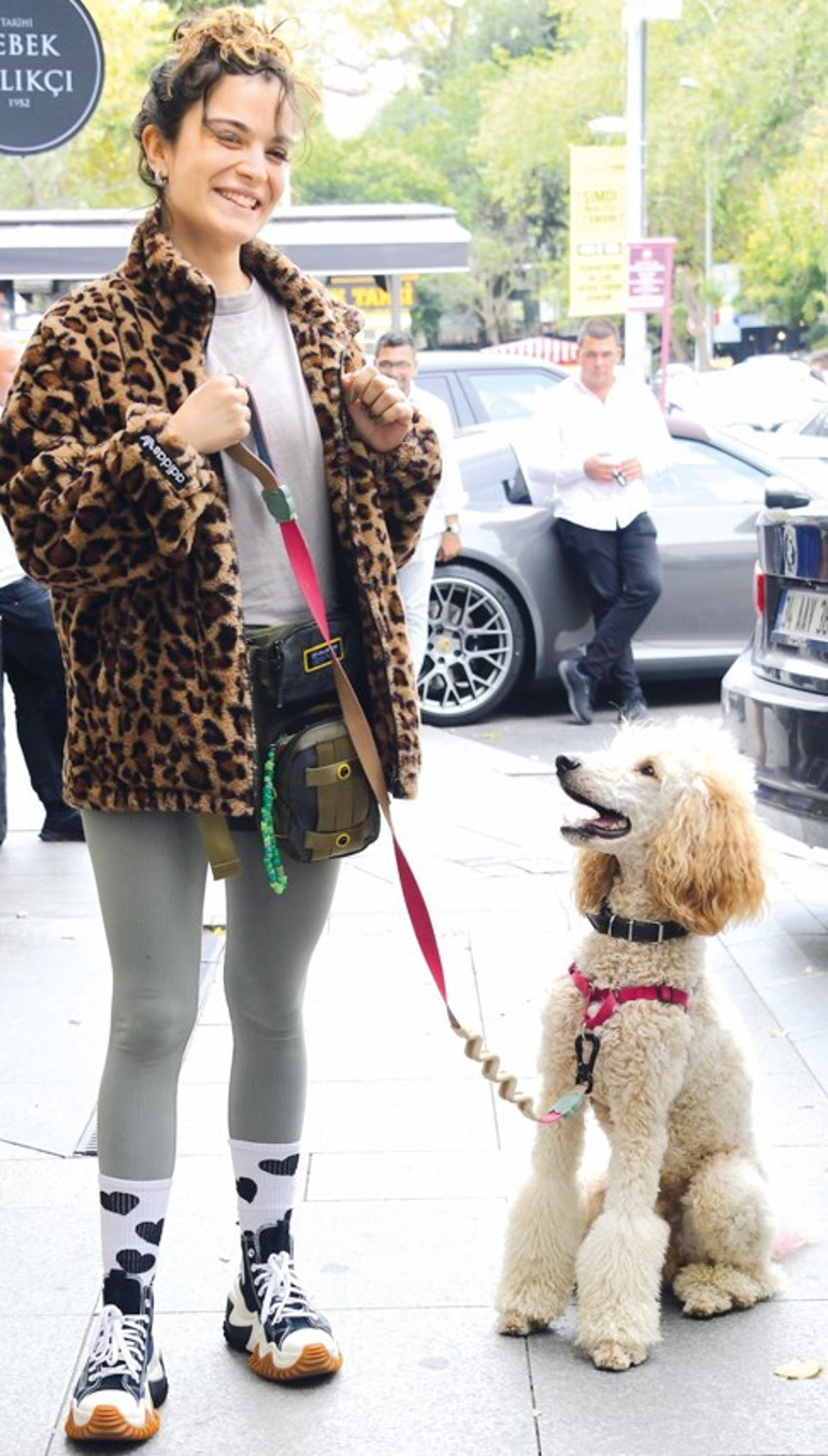 Sabri Sarıoğlunun eşi Yağmur Sarıoğlu Bebek’in tozunu attırdı