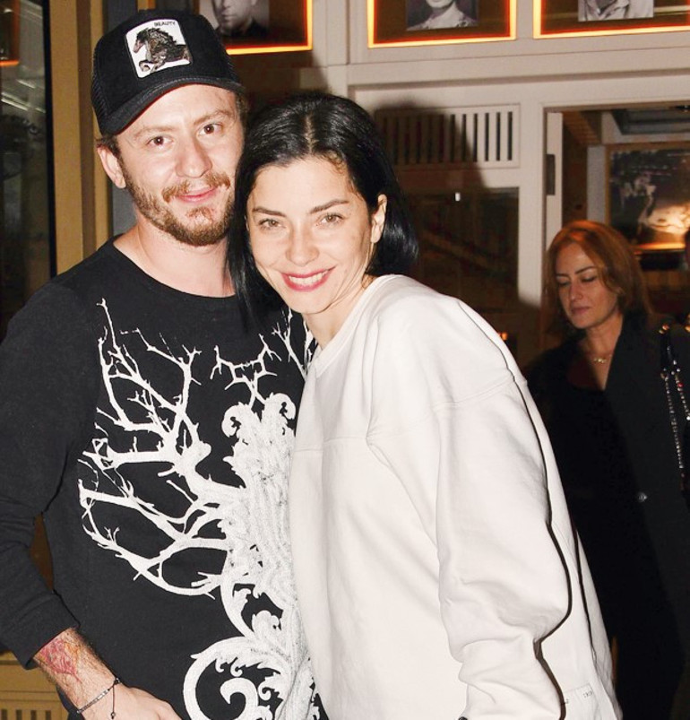 Sabri Sarıoğlunun eşi Yağmur Sarıoğlu Bebek’in tozunu attırdı