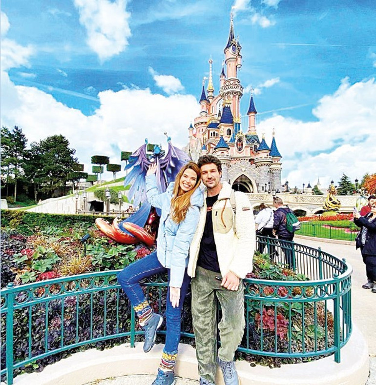 İzzet Antebi ile aşk yaşayan Tuvana Türkay aileye girdi