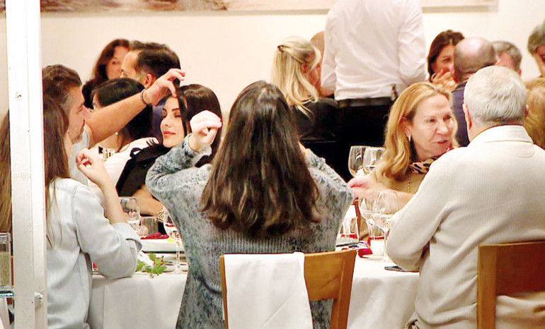 İzzet Antebi ile aşk yaşayan Tuvana Türkay aileye girdi