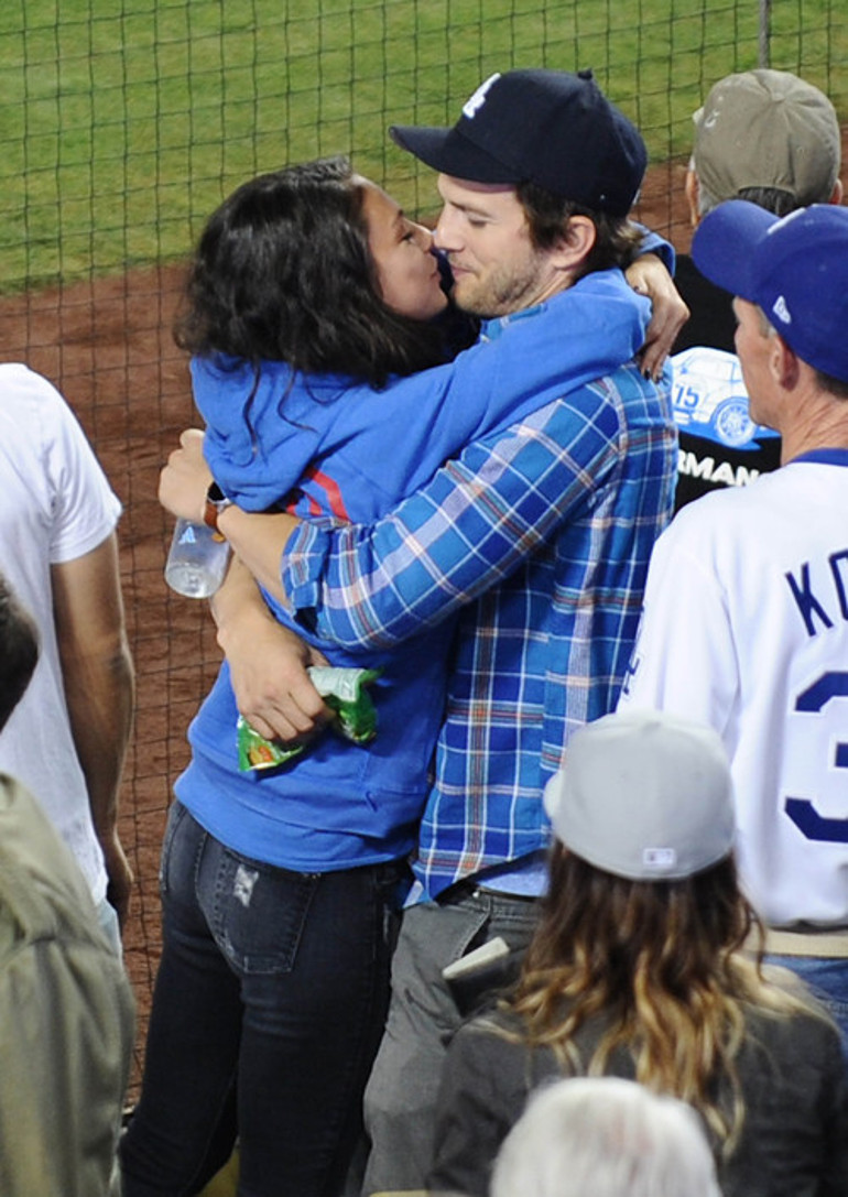 Sabahın köründe kapısına dayanıp beni çılgına çeviriyorsun diye bağırdı: Ünlü oyuncu aşkını böyle ilan etmiş