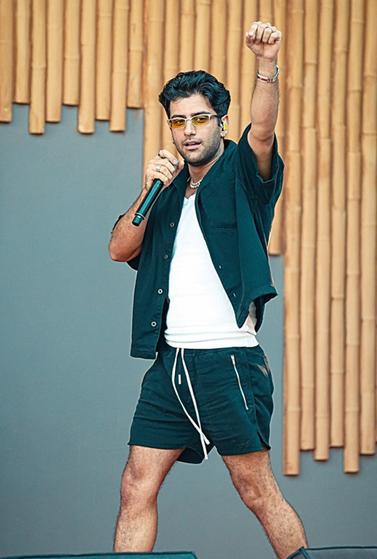 ‘Sahnede sadece aşka ve mutluluğa yer var’