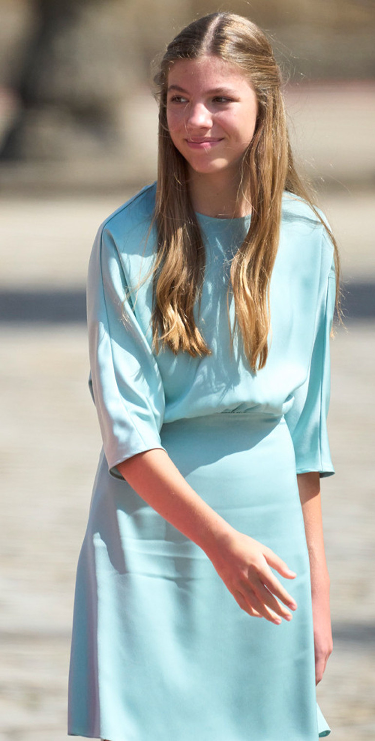 Genç prensesin futbol tutkusu, okulda alay konusu olmuş