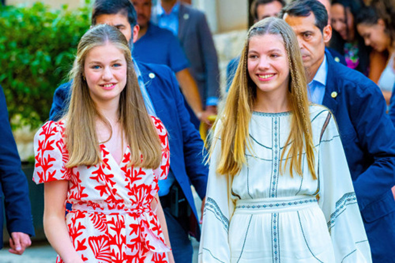 Genç prensesin futbol tutkusu, okulda alay konusu olmuş