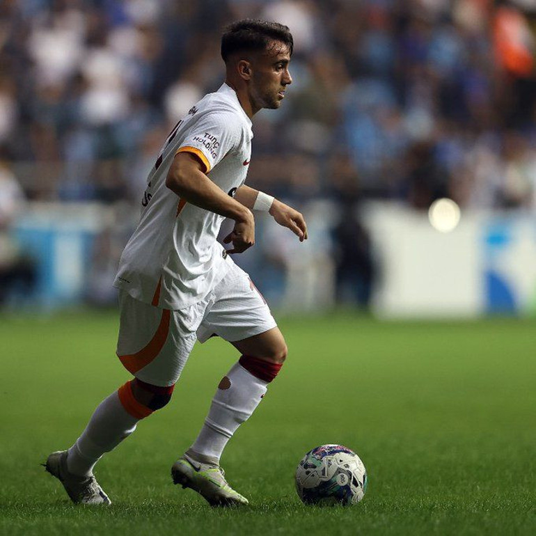 Son Dakika: Adana Demirspor - Galatasaray maçında 44 yıl sonra bir ilk Eli kolu bağlı, yetersiz...