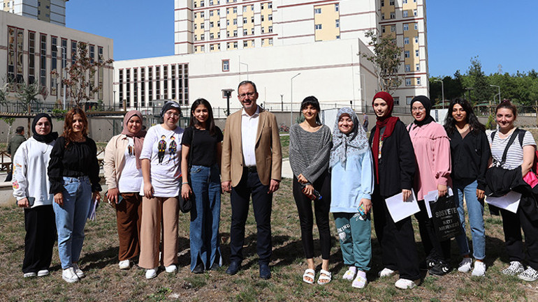 Bakan Kasapoğlundan öğrenci ve ailelerine sürpriz... Gözünüz arkada kalmasın, çocuklarınız bizlere emanet