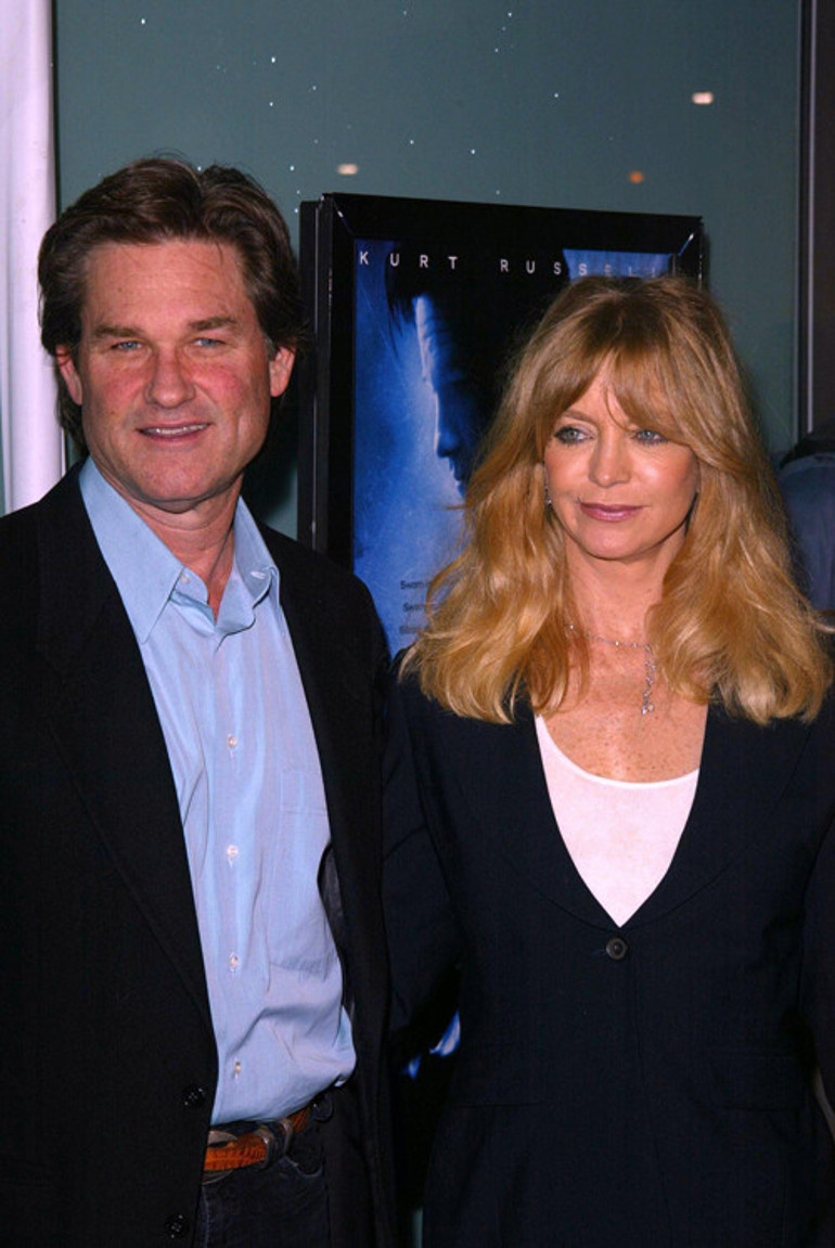 Ünlü çifte hayranlarından alkış: İnsan torunu için ne kılıklara giriyor