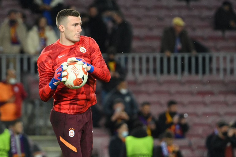 Son Dakika: Galatasarayda bir devir sona eriyor Fernando Muslera 11 yıl sonra kaleyi devrediyor...