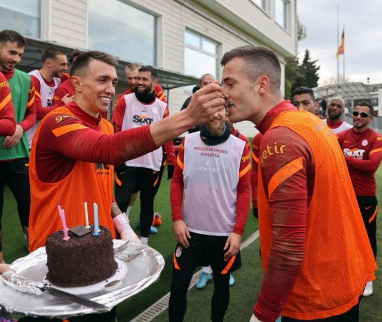 Son Dakika: Galatasarayda bir devir sona eriyor Fernando Muslera 11 yıl sonra kaleyi devrediyor...
