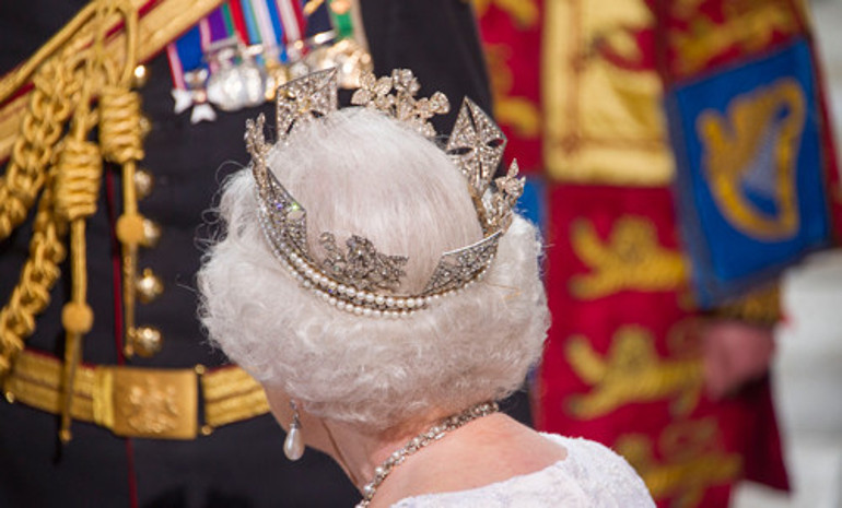 Kraliçe 2. Elizabethin kayıp taçları... Herkes gün yüzüne çıkmalarını bekliyor