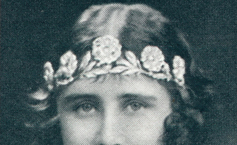 Kraliçe 2. Elizabethin kayıp taçları... Herkes gün yüzüne çıkmalarını bekliyor