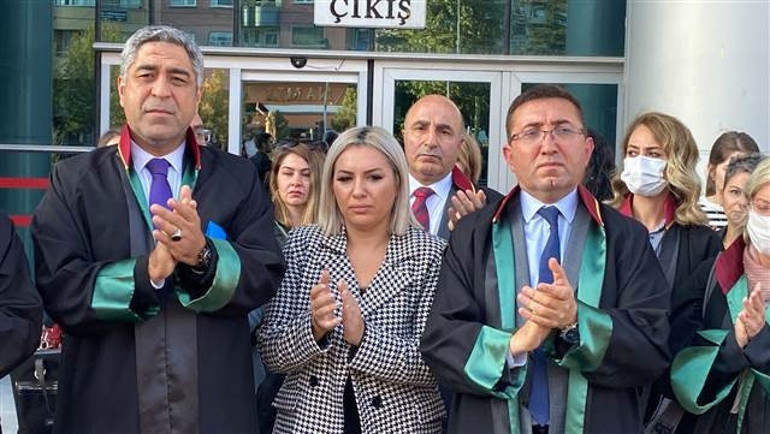 Mahkeme salonu karıştı Hakim ’can güvenliği’ gerekçesiyle salonu terk etti