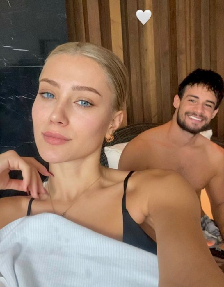 Survivor Batuhan aşkı buldu Sevgiliden özel poz...