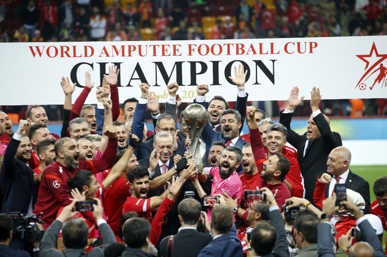 Cumhurbaşkanı Recep Tayyip Erdoğan, Türkiye-Angola maçını izledi