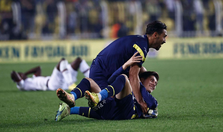 Son Dakika: Fenerbahçede İrfan Can Kahveci ve Arda Gülerin galibiyet coşkusu