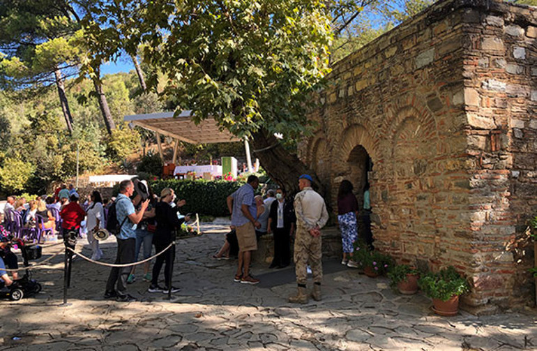 Efes Antik kentine turist akını