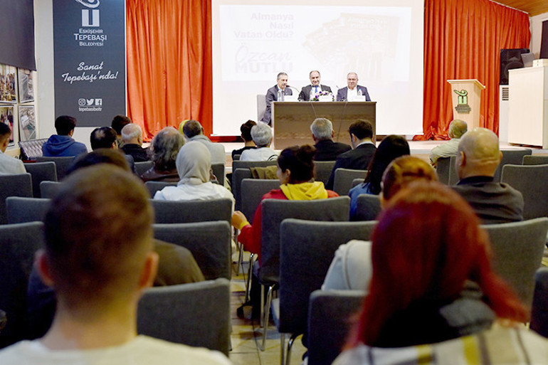 ‘Almanya Nasıl Vatan Oldu’yu Eskişehir’de anlattı