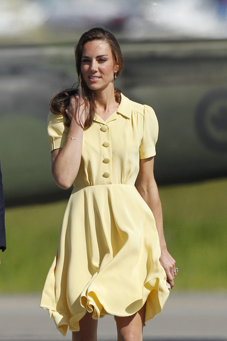 Geleceğin kraliçesi Katein bütün uygunsuz giysileri değiştirildi