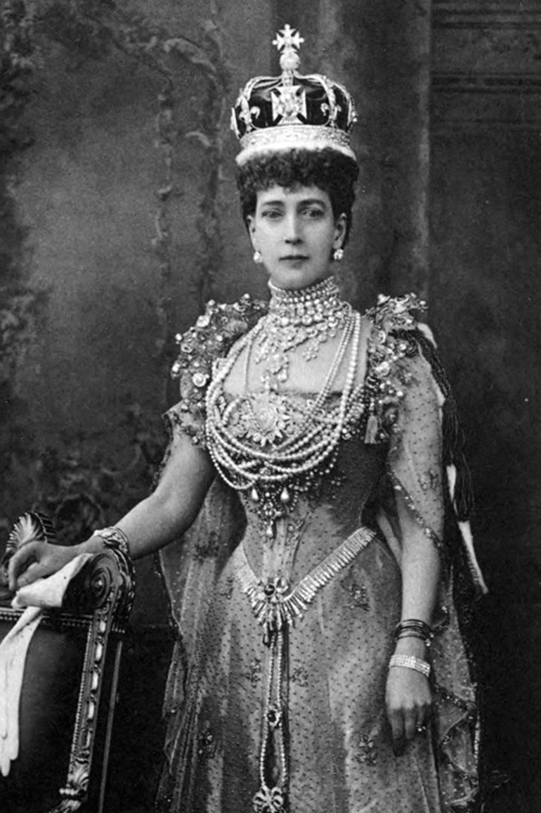 Yıllarca bu günleri beklemişti: Camillanın payına lanetli elmas düştü