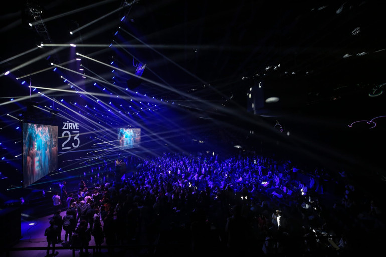 Zirve 23, 15 Ekim 2022 Cumartesi günü Volkswagen Arena’da gençlerle buluşuyor