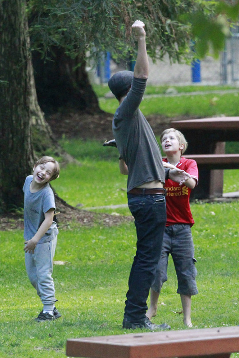 Brangelinanın ilk çocuğu Shiloh hakkında şaşırtan iddia: Kapıları çarpıp uzaklara gitmek istiyor