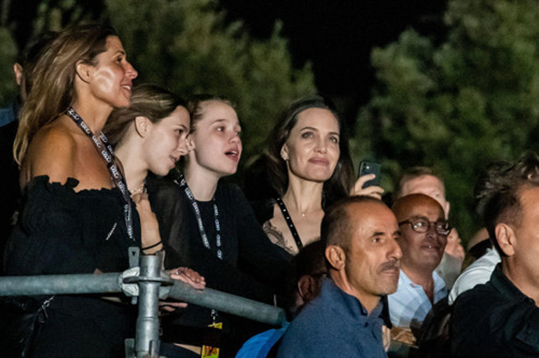 Brangelinanın ilk çocuğu Shiloh hakkında şaşırtan iddia: Kapıları çarpıp uzaklara gitmek istiyor