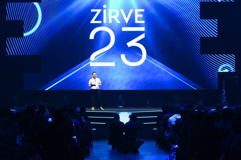 Zirve 23 başladı... Selçuk Bayraktar: Hayatta ne yaptığınızdan çok neden yaptığınıza odaklanın