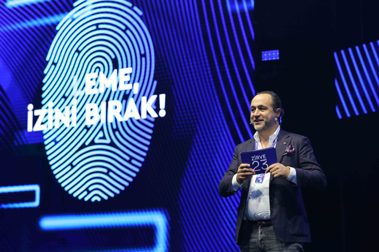 Zirve 23 başladı... Selçuk Bayraktar: Hayatta ne yaptığınızdan çok neden yaptığınıza odaklanın