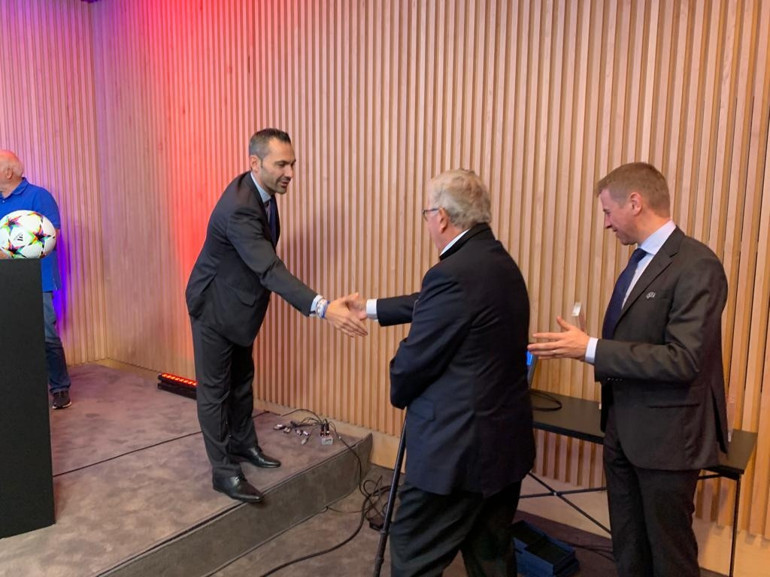 Levent Bıçakçı’ya UEFA’dan onur ödülü