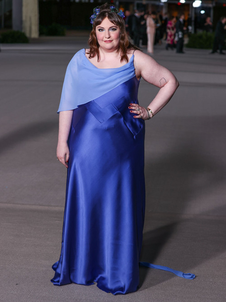 Eski sevgilisi ile yeni eşi sarmaş dolaş: Hayranlarını şoke eden görüntü