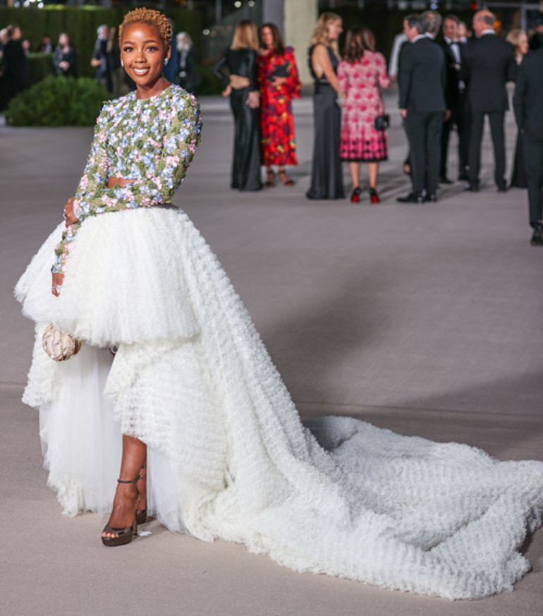 Eski sevgilisi ile yeni eşi sarmaş dolaş: Hayranlarını şoke eden görüntü