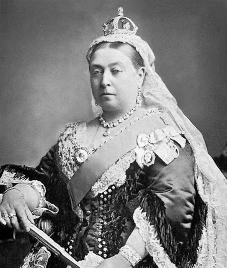 Dianadan yıllar önce o vardı: Keskin törpü, incecik belini saran korseyi geçti ve kalbine saplandı